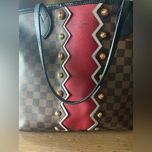 Authentic Louis Vuitton Purse ,great condition.